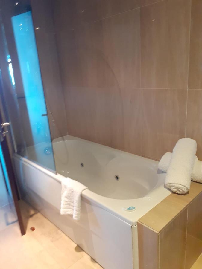 Ferienwohnung Bahia De La Plata Seafront Estepona Exterior foto