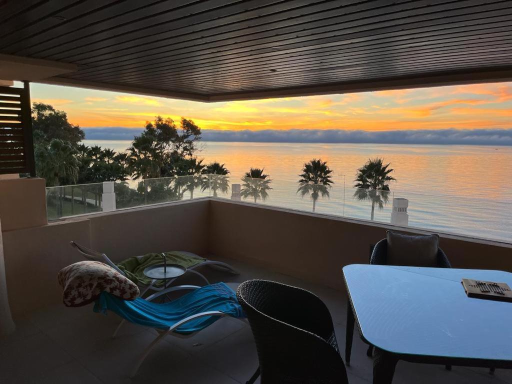 Ferienwohnung Bahia De La Plata Seafront Estepona Exterior foto